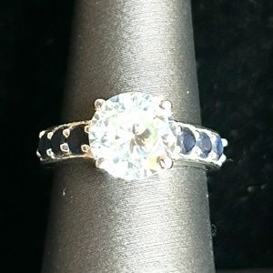 Genuine 1.50 CTs Off White Diamond Ring Round Brilliant Cut with Sapphires